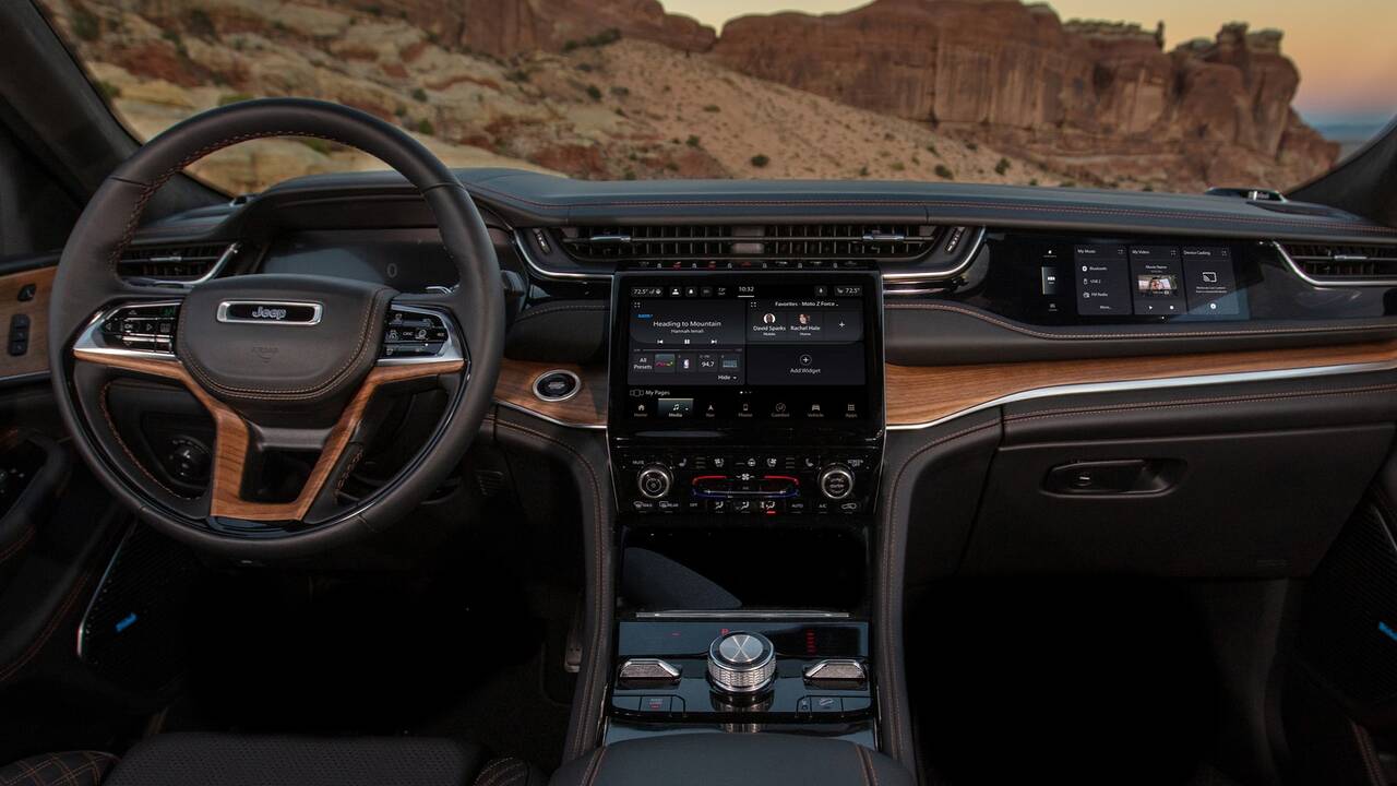 2025 Jeep Grand Cherokee front interior - dashboard