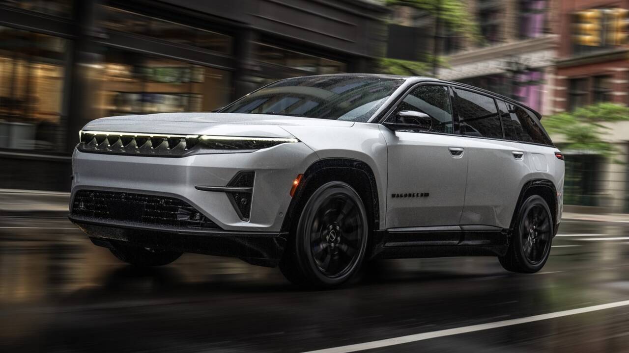2024 Jeep Wagoneer S driving front view