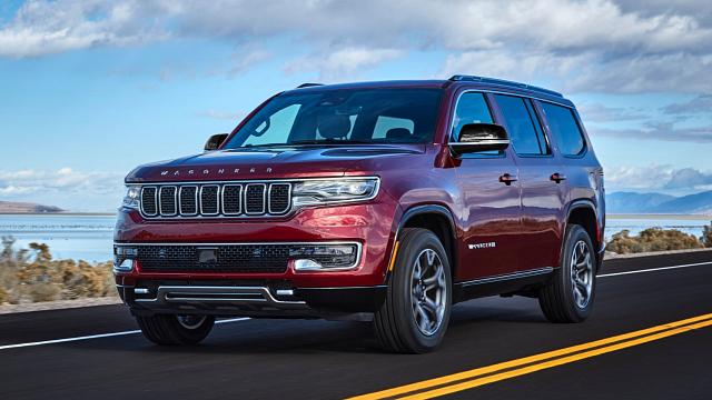 2024 Jeep Wagoneer driving front view