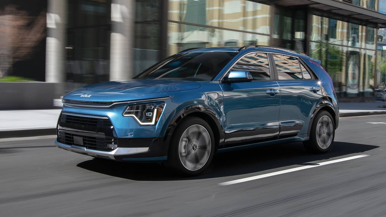 2024 Kia Niro PHEV driving front view