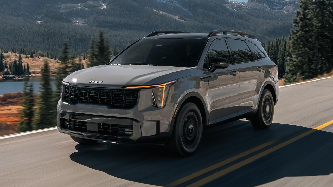 2024 Kia Sorento driving front view