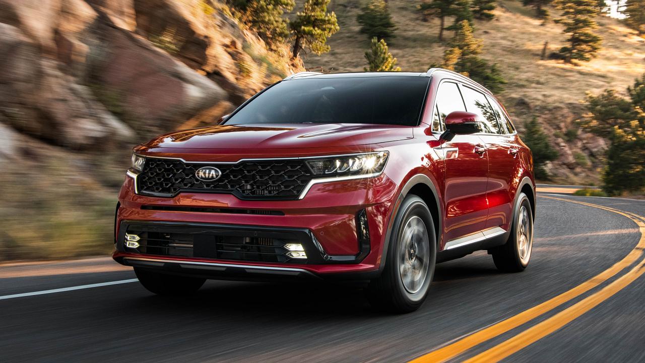 2024 Kia Sorento Hybrid driving front view