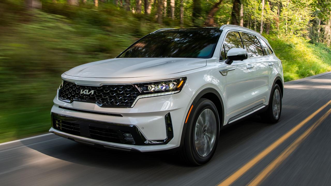 2024 Kia Sorento Plug-In Hybrid driving front view