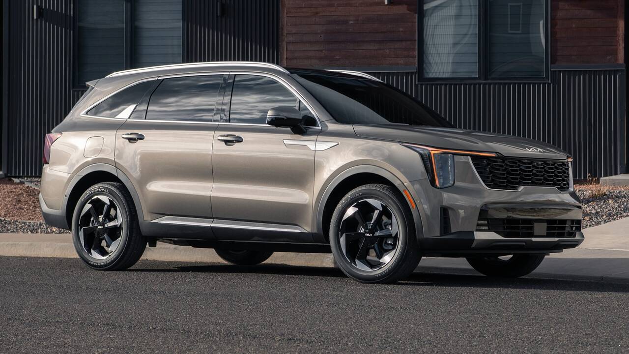 2025 Kia Sorento Plug-In Hybrid parked side view