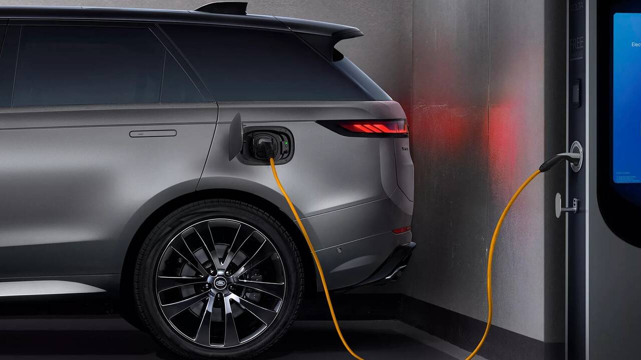 2025 Land Rover Range Rover Sport Plug-In Hybrid charging