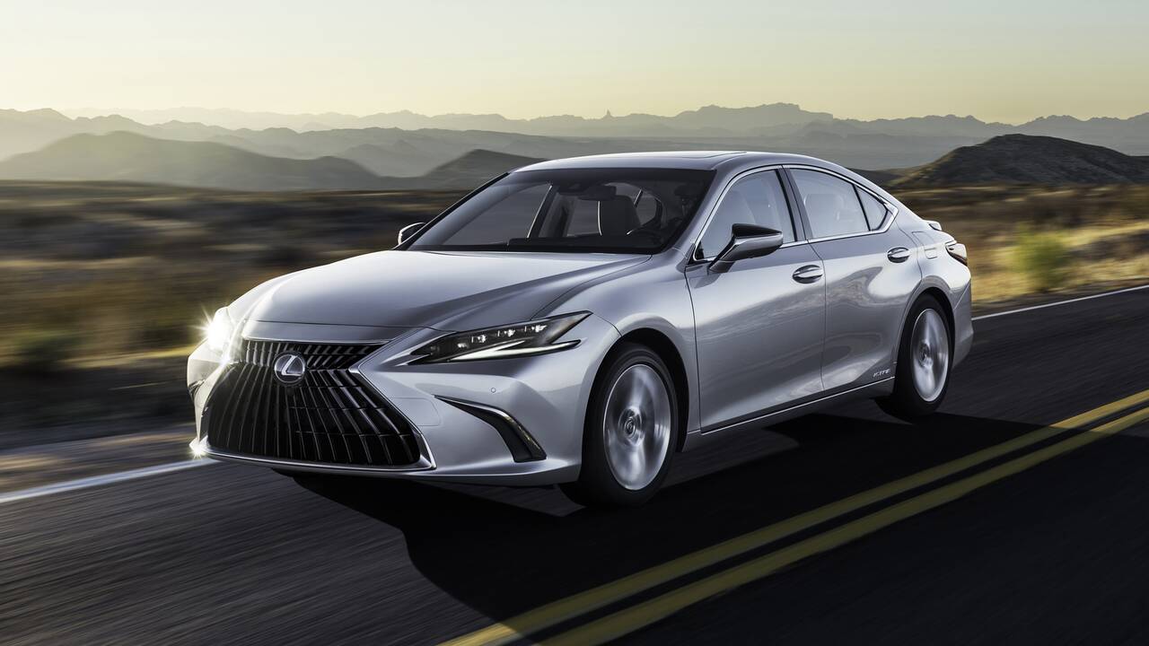 2025 Lexus ES 300h driving front view