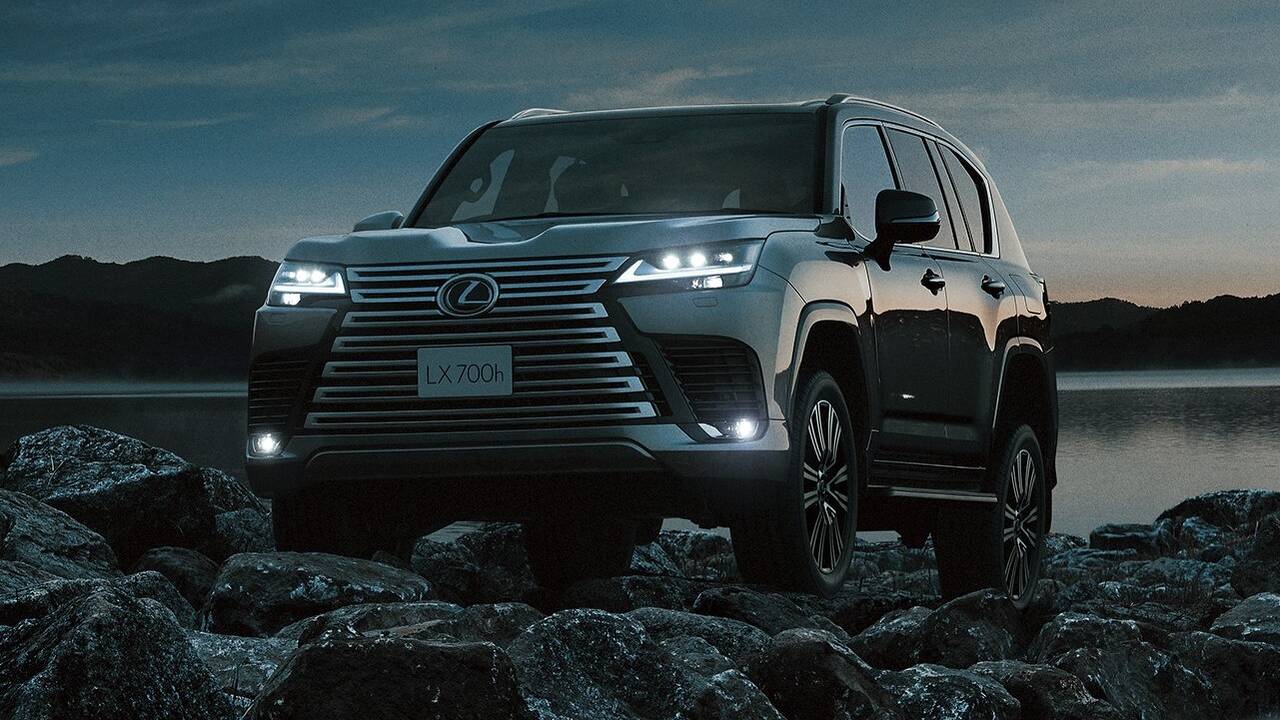 2025 Lexus LX 700h parked front view