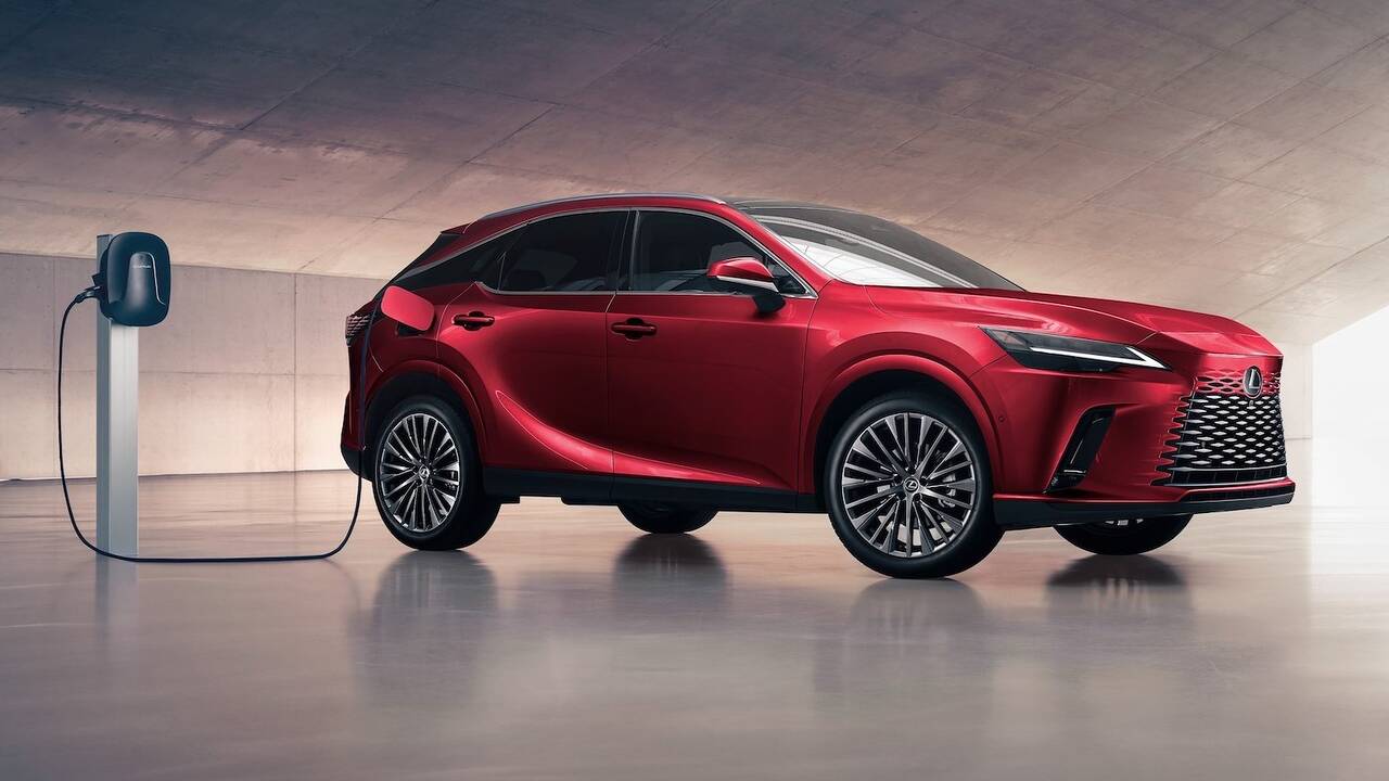 2025 Lexus RX 450h+ PHEV charging up