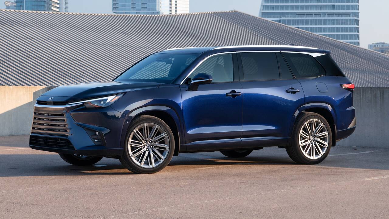 2024 Lexus TX 550h+ front side view parked