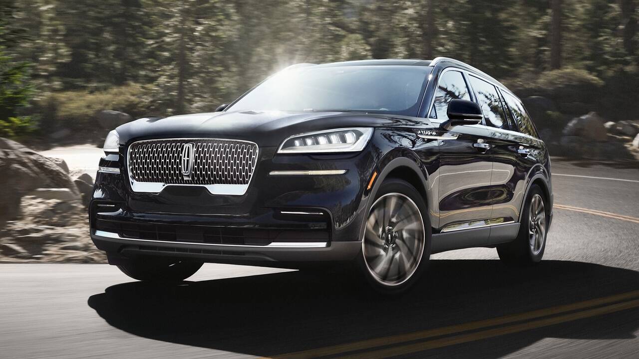 2024 Lincoln Aviator driving front view