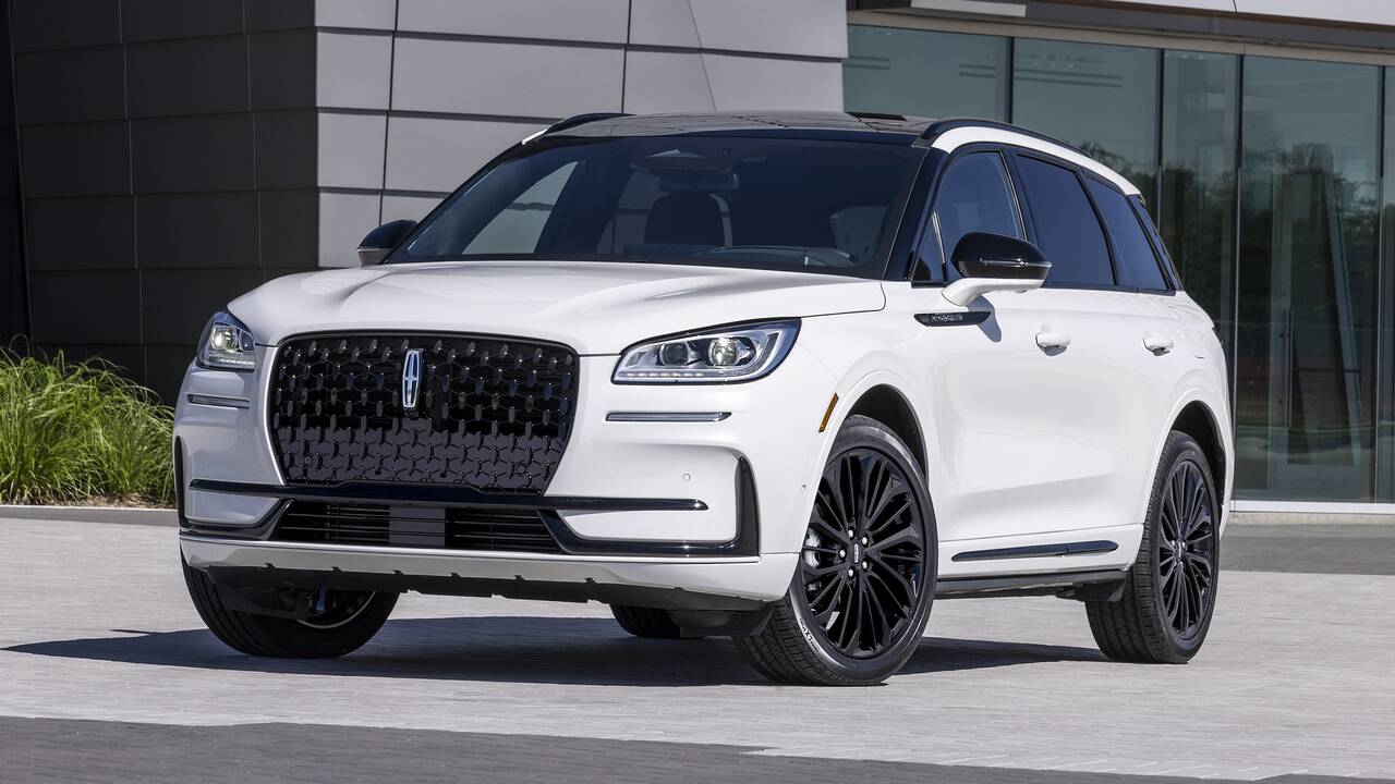 2024 Lincoln Corsair parked front view