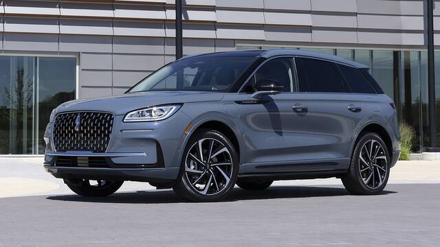 2025 Lincoln Corsair Plug-In Hybrid parked front view