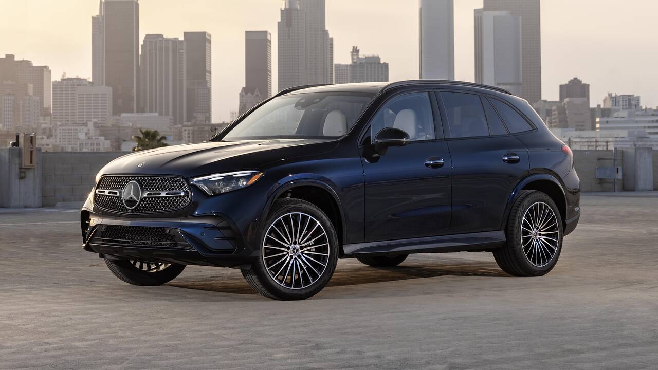 2024 Mercedes-Benz GLC 300 parked front view