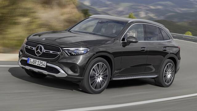 2025 Mercedes-Benz GLC 300 driving front view