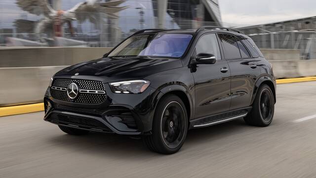 2024 Mercedes-Benz GLE 450 4MATIC driving front view