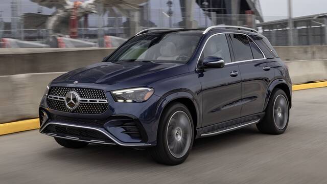 2024 Mercedes-Benz GLE 450e driving front view