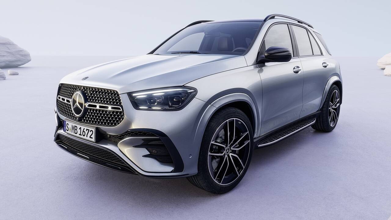 2024 Mercedes-Benz GLE 580 parked front view