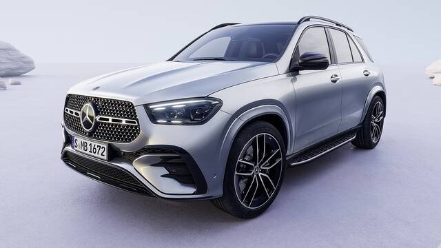 2025 Mercedes-Benz GLE 580 parked front view