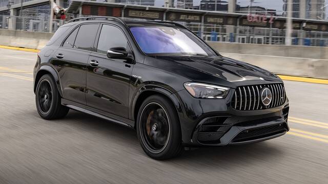 2025 Mercedes-Benz GLE driving front view