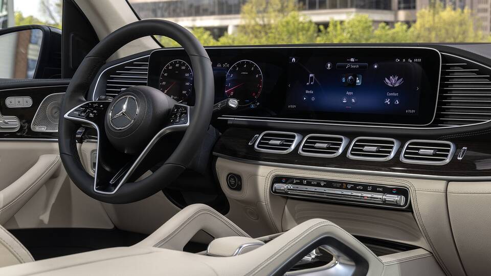 2025 Mercedes-Benz GLE front interior - dashboard