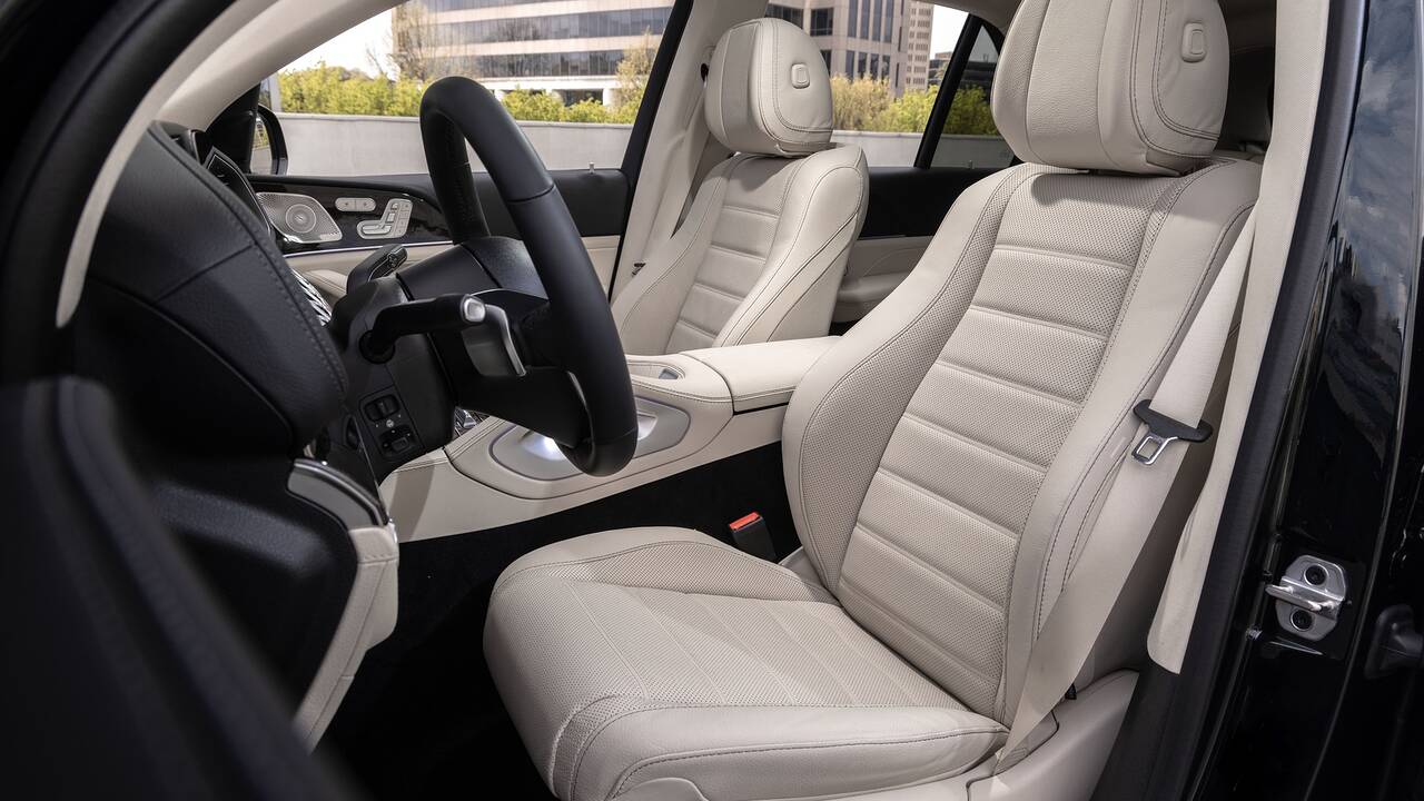 2025 Mercedes-Benz GLE front seats