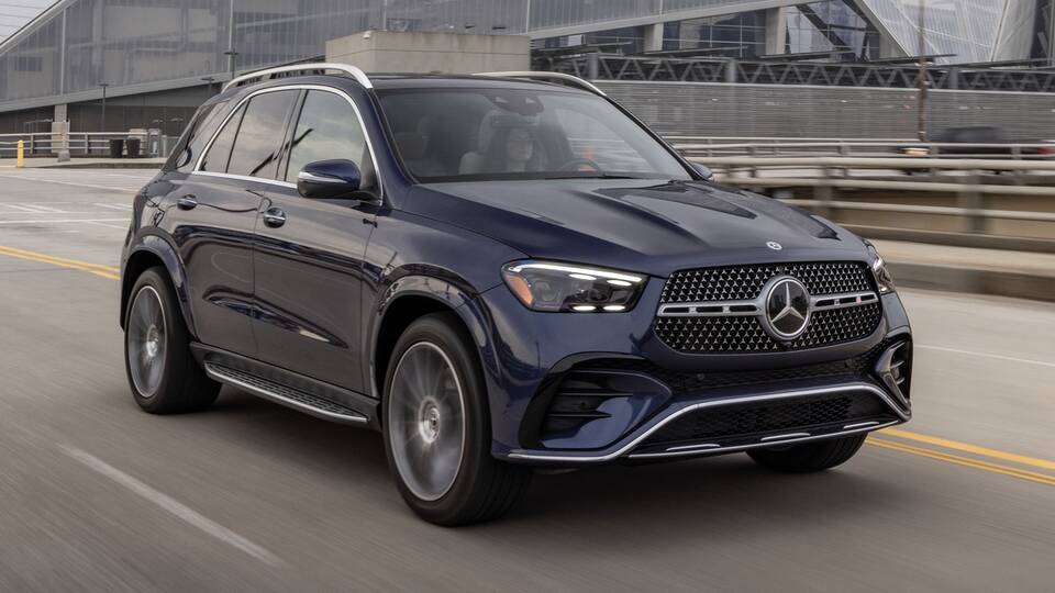 2025 Mercedes-Benz GLE Plug-In Hybrid driving front view