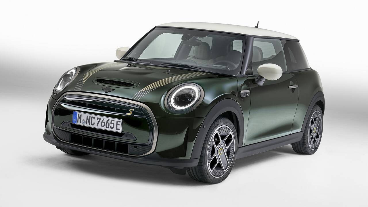 2024 Mini Cooper SE parked front view