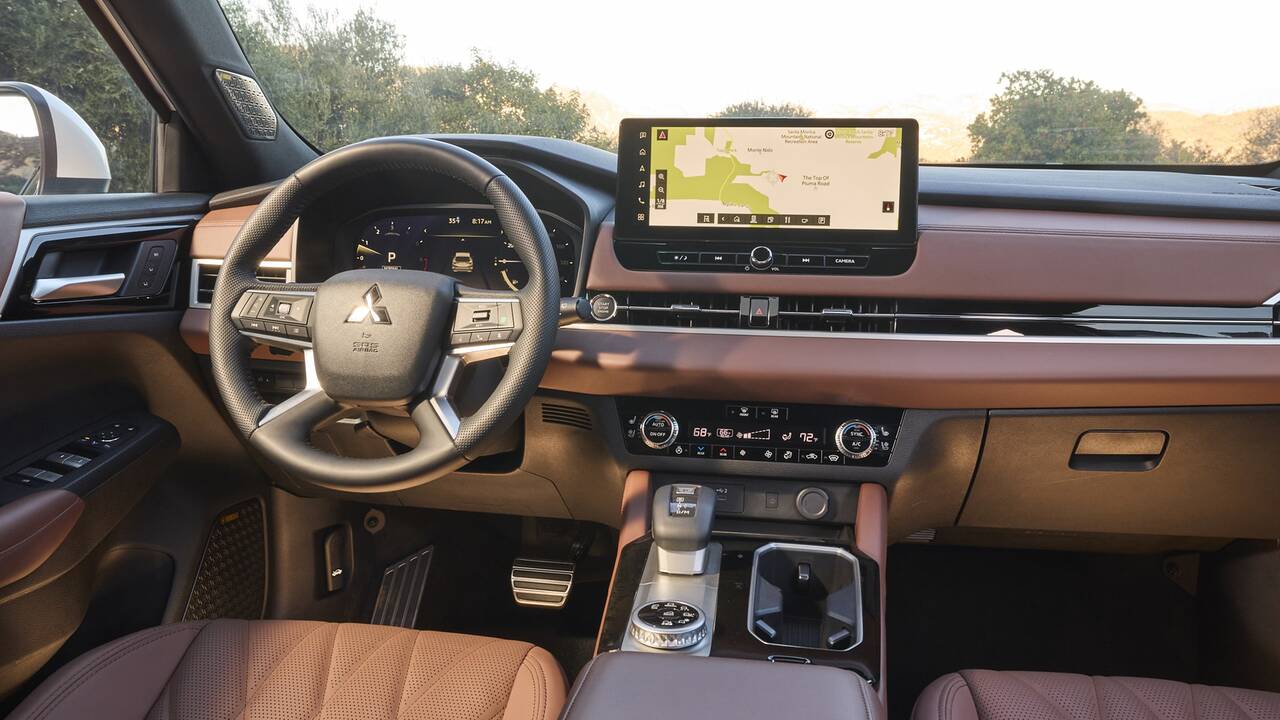 2025 Mitsubishi Outlander front interior