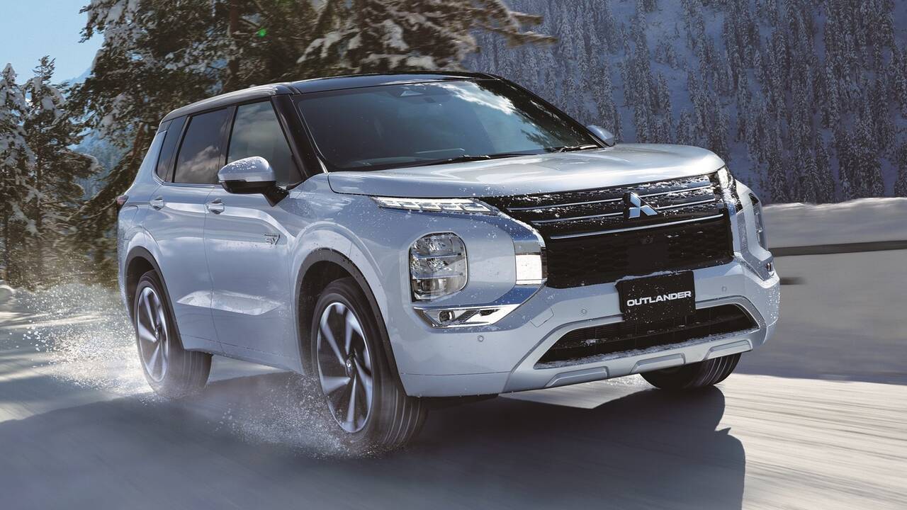 2025 Mitsubishi Outlander PHEV driving front view