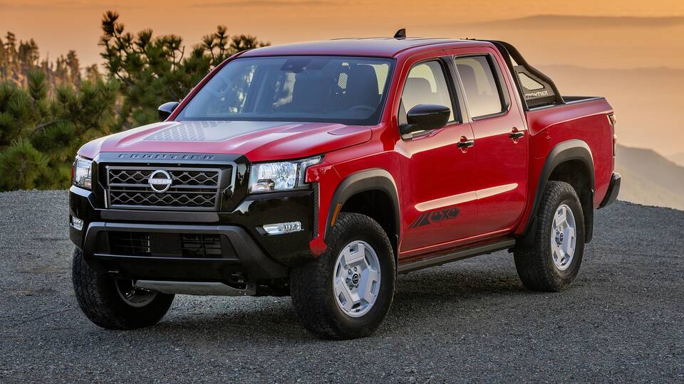 2024 Nissan Frontier parked front view