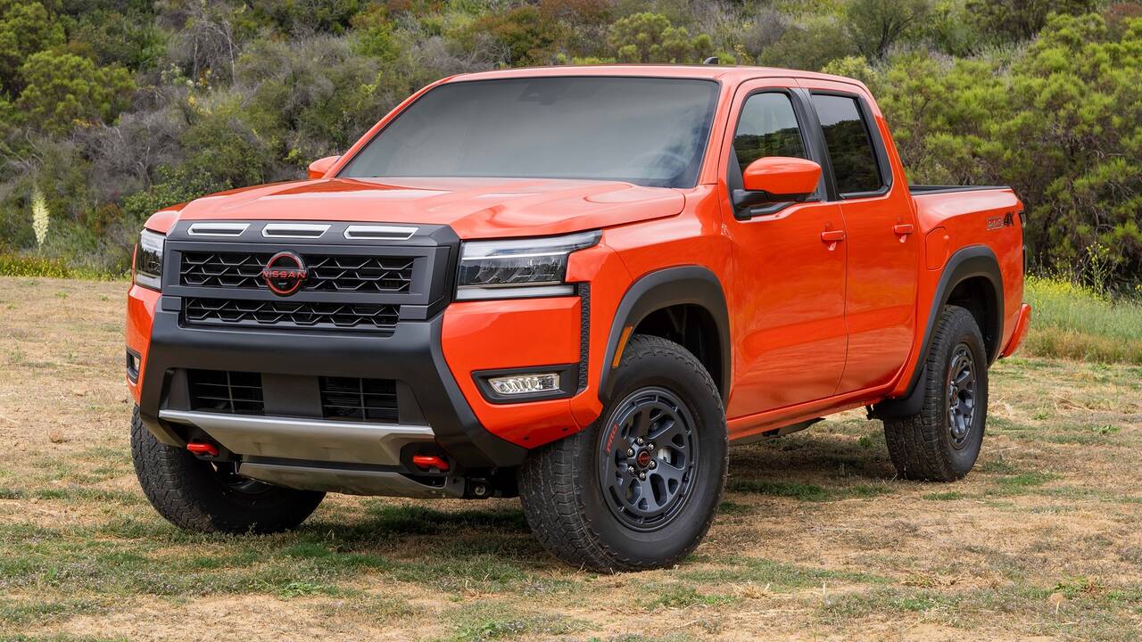 2025 Nissan Frontier parked front view