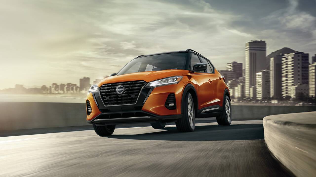 2024 Nissan Kicks cornering front view