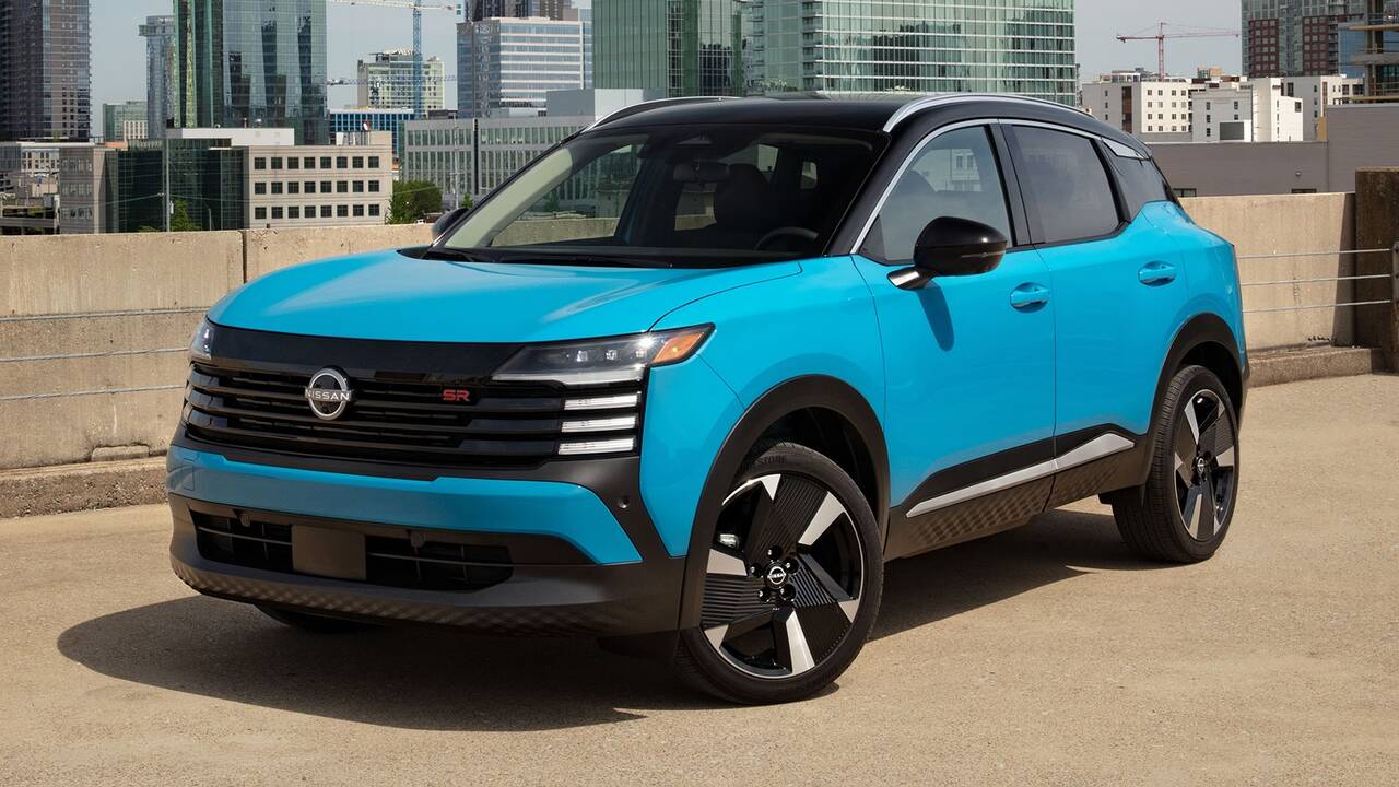 2025 Nissan Kicks parked front view