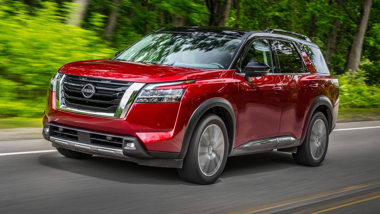 2024 Nissan Pathfinder driving front view
