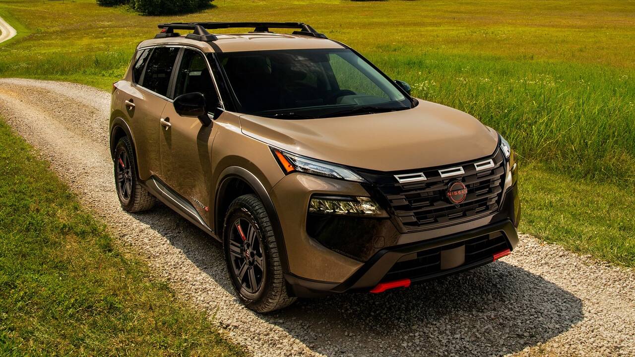 2025 Nissan Rogue Rock Creek parked front view