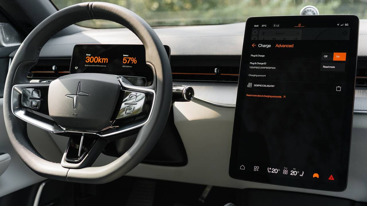 2025 Polestar 3 front interior infotainment screen
