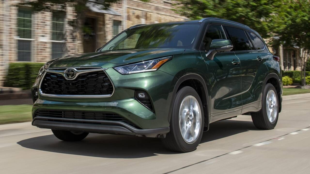 2025 Toyota Highlander driving front view