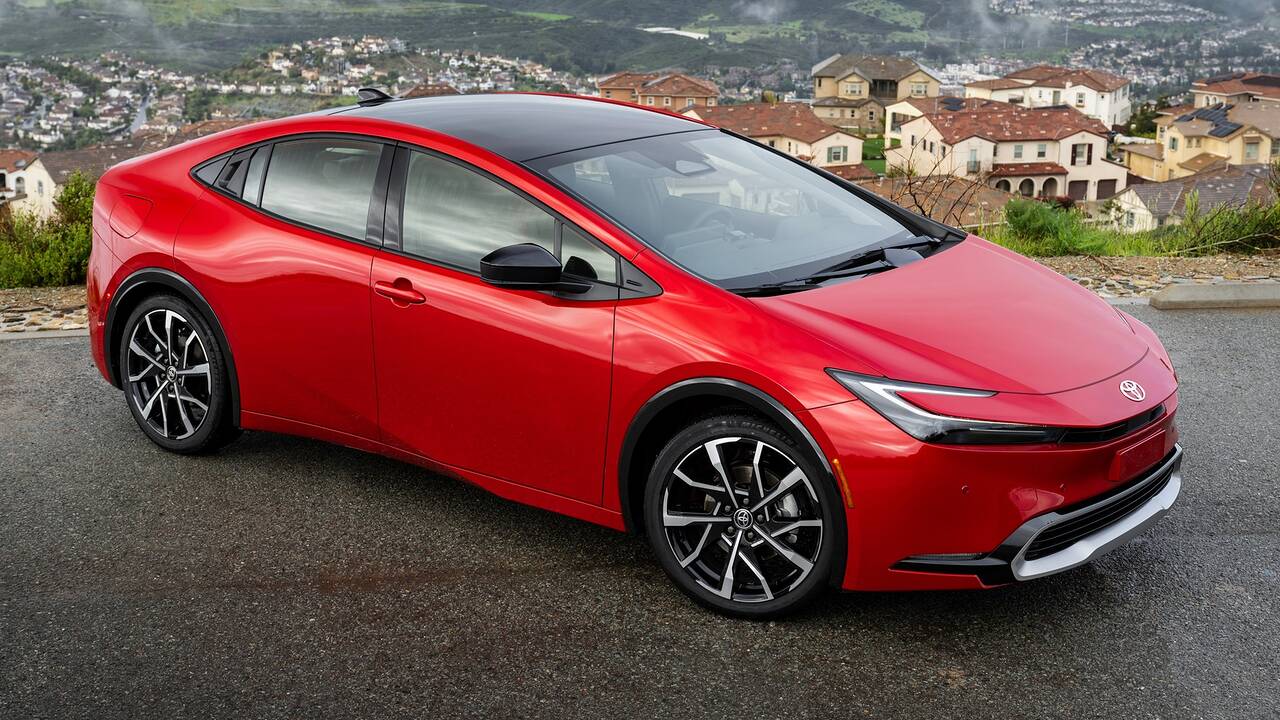 2025 Toyota Prius PHEV parked front view