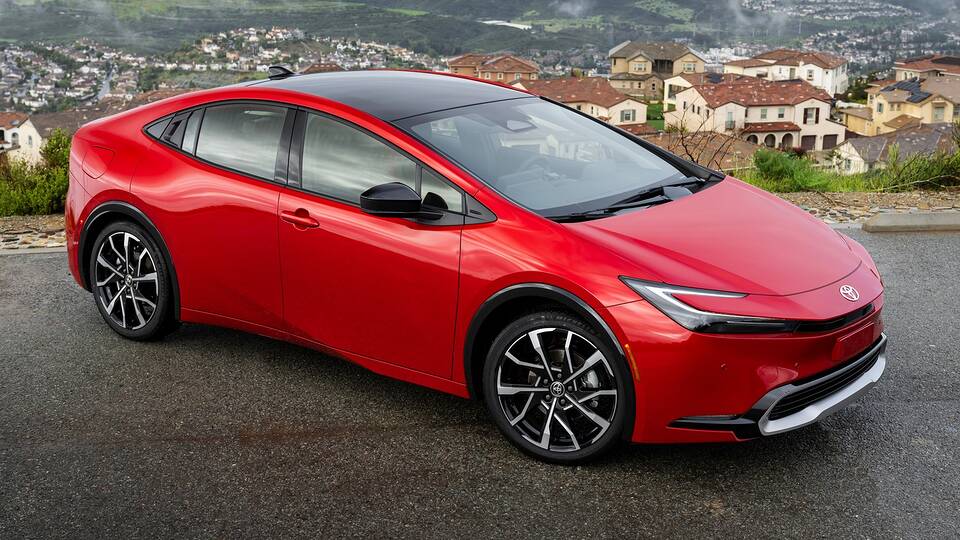2025 Toyota Prius PHEV parked front view