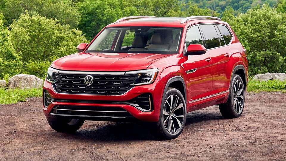 2024 Volkswagen Atlas parked front view
