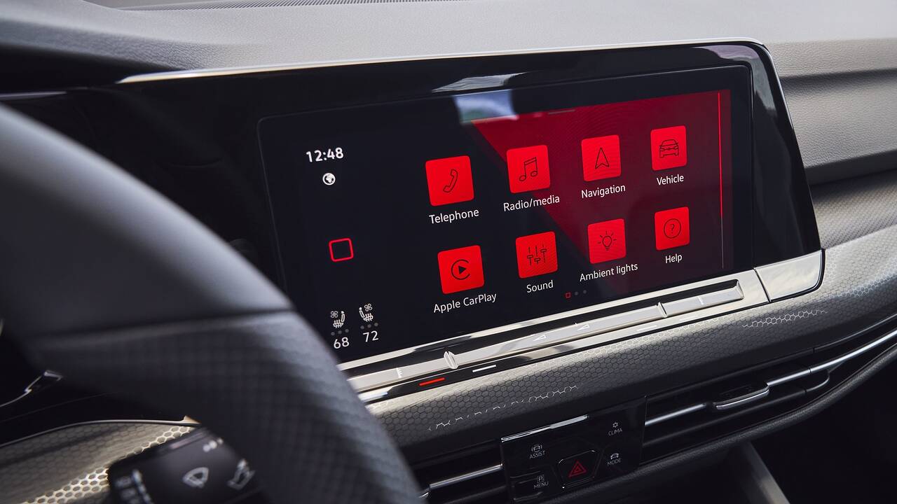 2024 Volkswagen Golf GTI touchscreen - detail