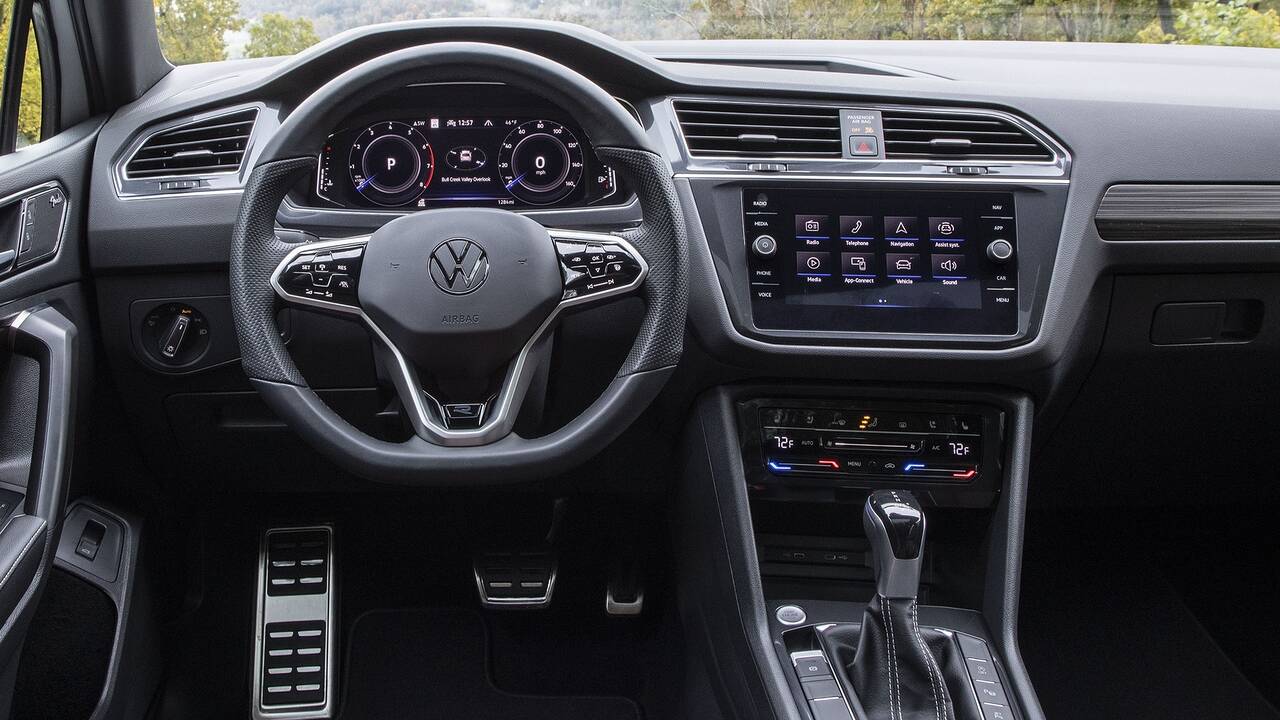 2024 Volkswagen Tiguan front interior - dashboard