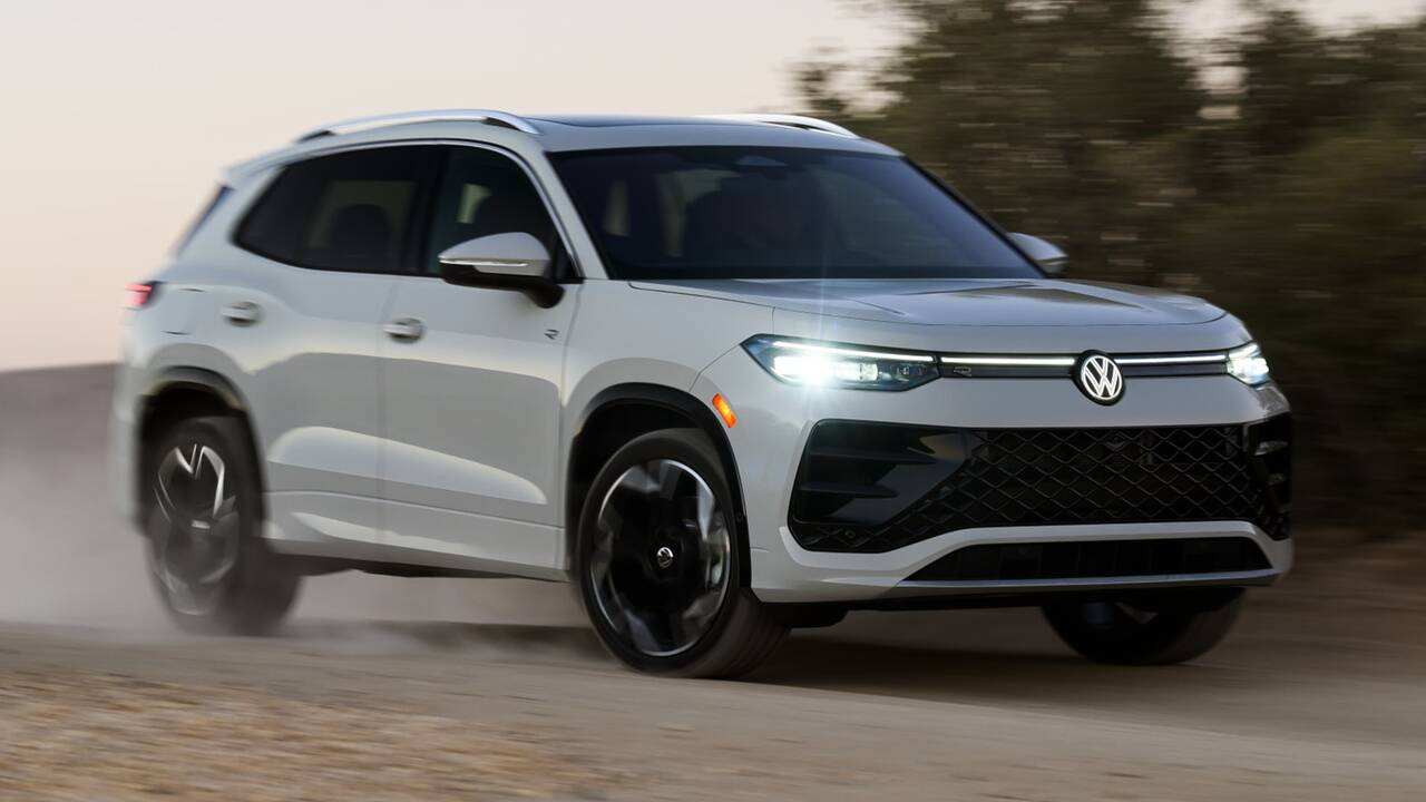 2025 Volkswagen Tiguan driving front view