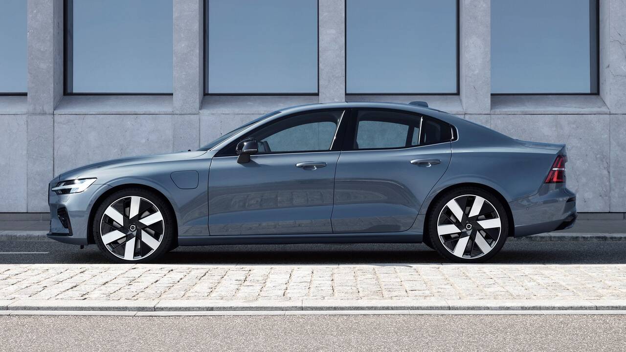 2024 Volvo S60 Recharge T8 PHEV parked side view