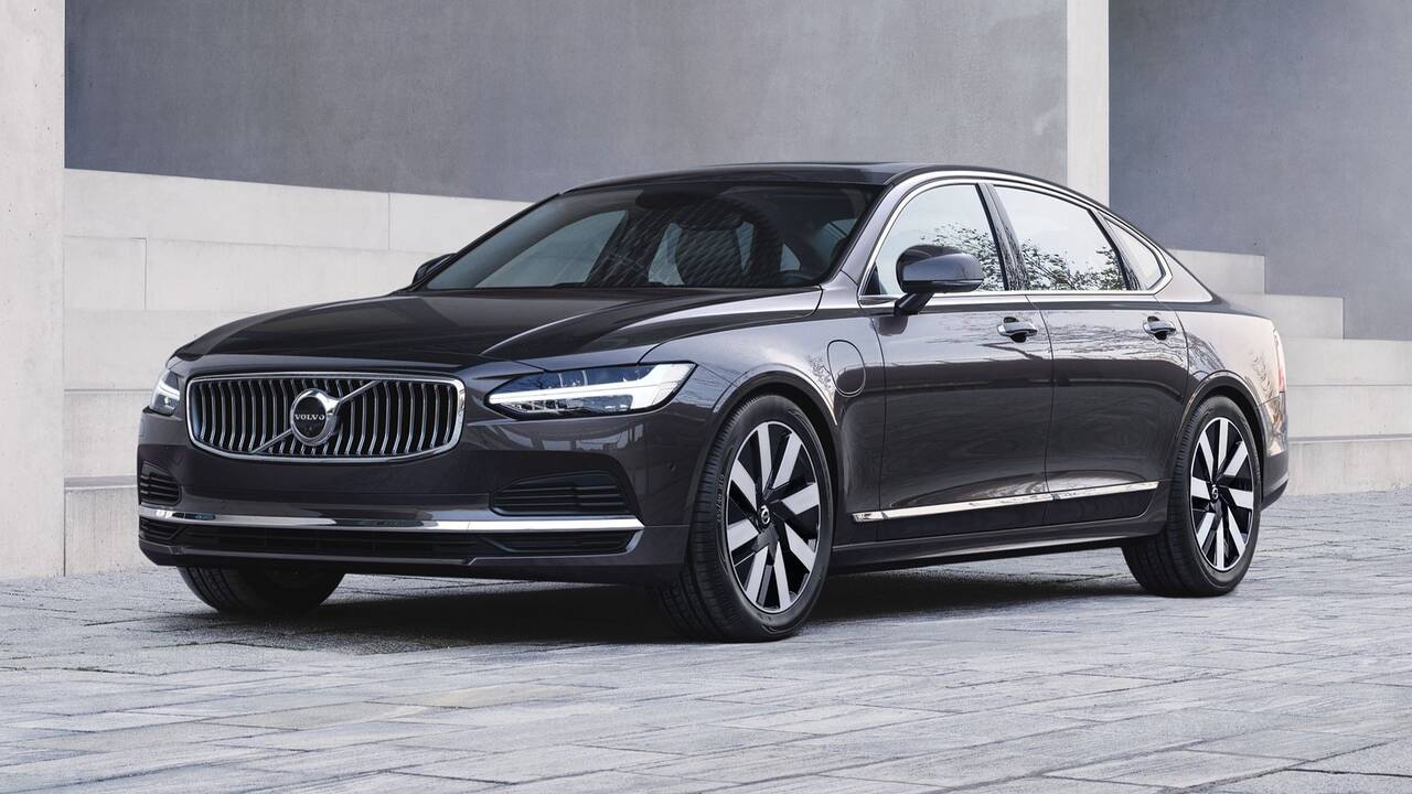 2024 Volvo S90 Recharge T8 PHEV parked front view