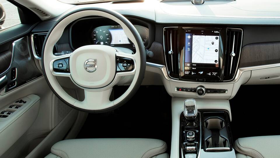 2025 Volvo S90 front interior - dashboard