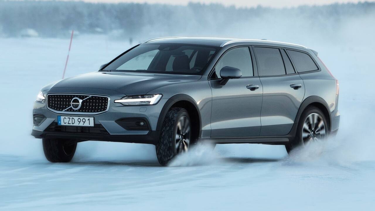 2025 Volvo V60 Cross Country driving front view