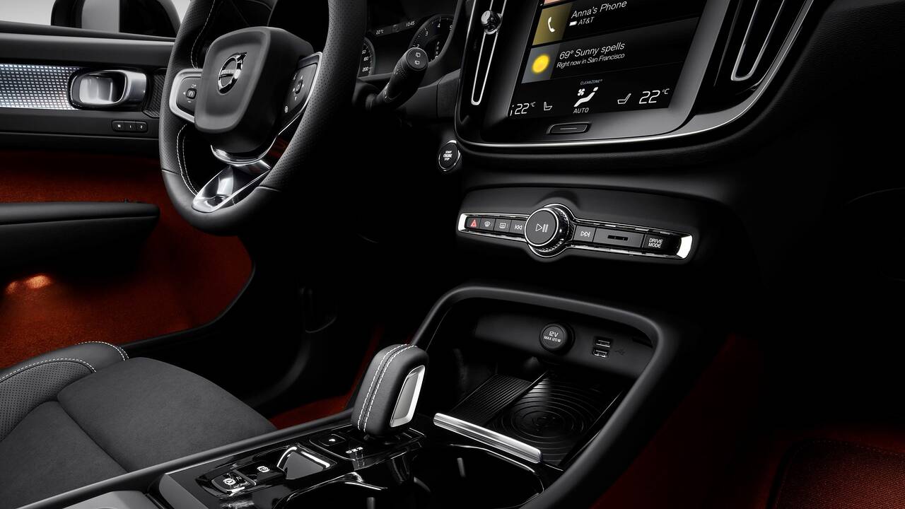 2025 Volvo XC40 front interior - dashboard