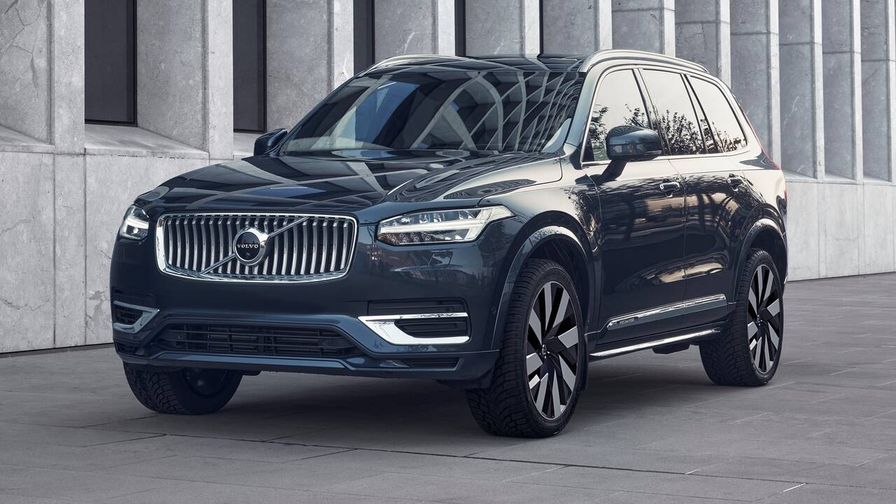 2024 Volvo XC90 Recharge T8 parked front view