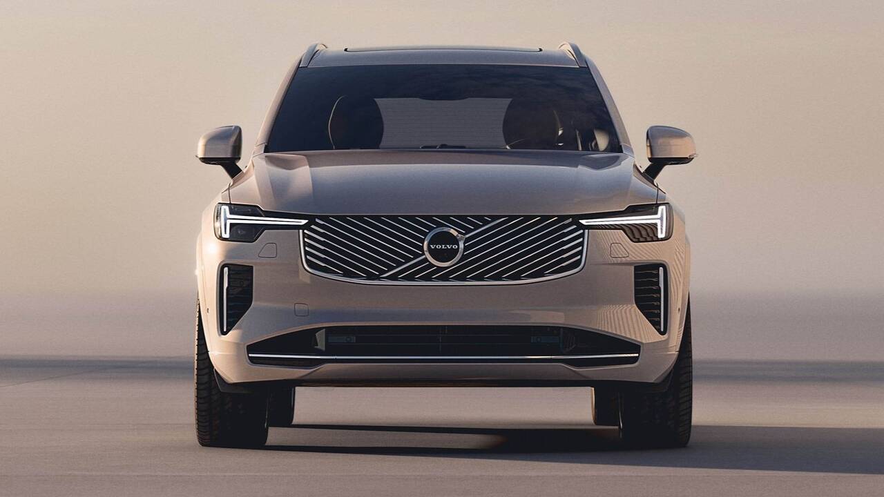 2025 Volvo XC90 parked front view